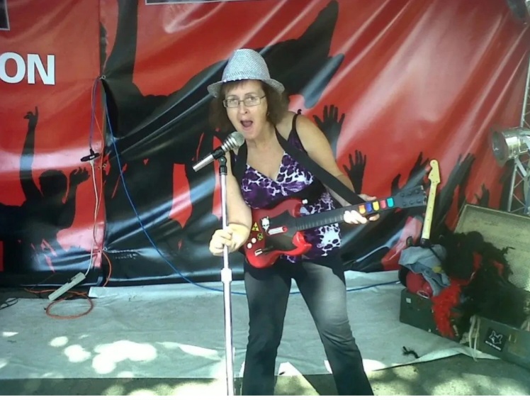 This photo is just for the blog, I cannot sing or play 🎸
